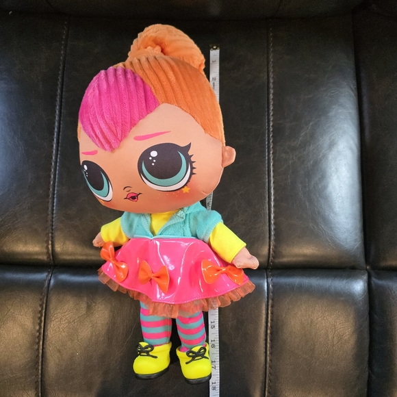 LOL Surprise Neon Pink QT Huggable Soft Plush Doll 2020 w/Yellow Boots - Picture 5 of 7